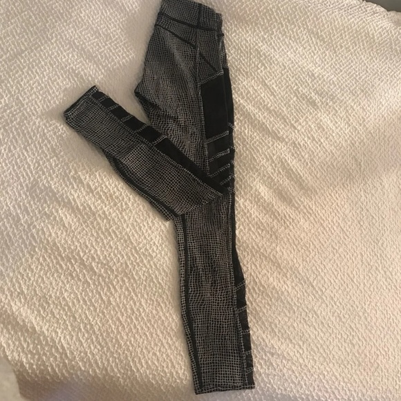 Lululemon leggings - Picture 3 of 4